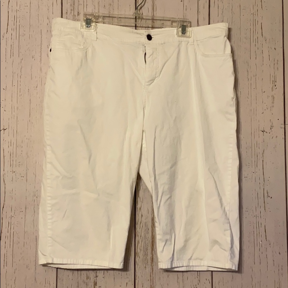 Croft & Barrow White Capris